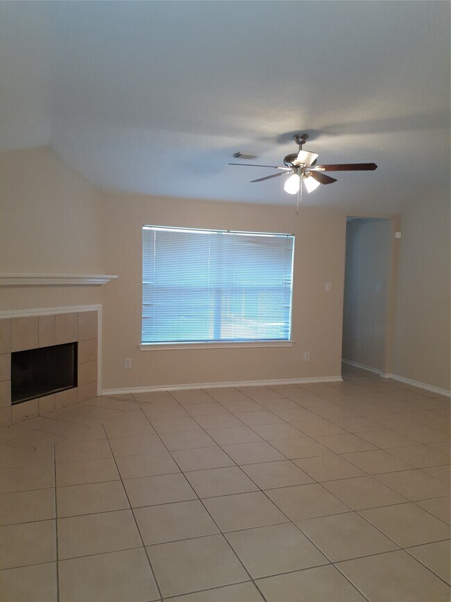 Foto del edificio - 16914 Great Oaks Glen Dr