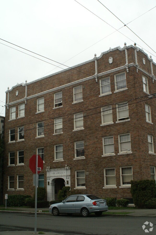 Building Photo - Delorges