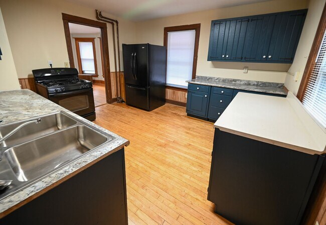 Foto del edificio - 405-407 W Main St - Duplex