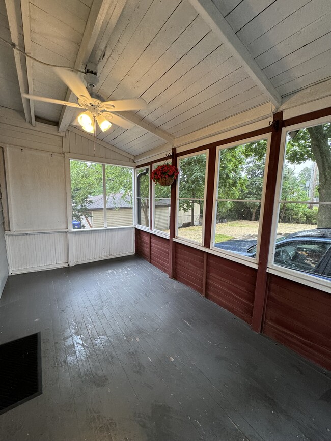 screened porch - 617 Delles Rd