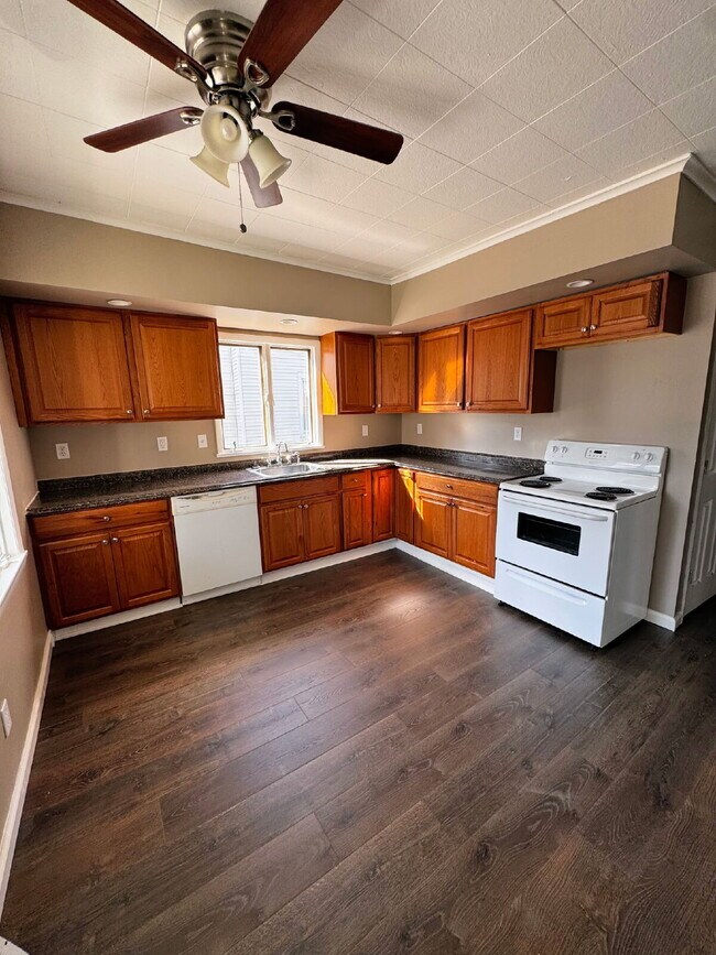 Foto del edificio - *Spacious 2-Bedroom Apartment with 1.5 Bath Available Now in Batavia!*