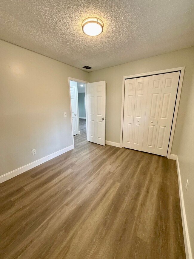 Foto del edificio - 5035 Westchase Ct