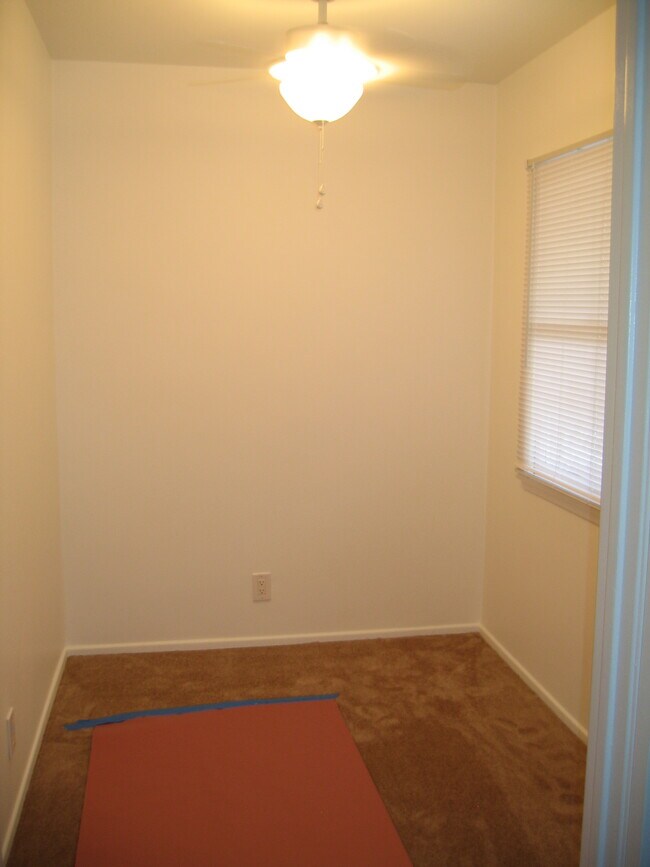 Building Photo - 6950 Hazeltine Ave