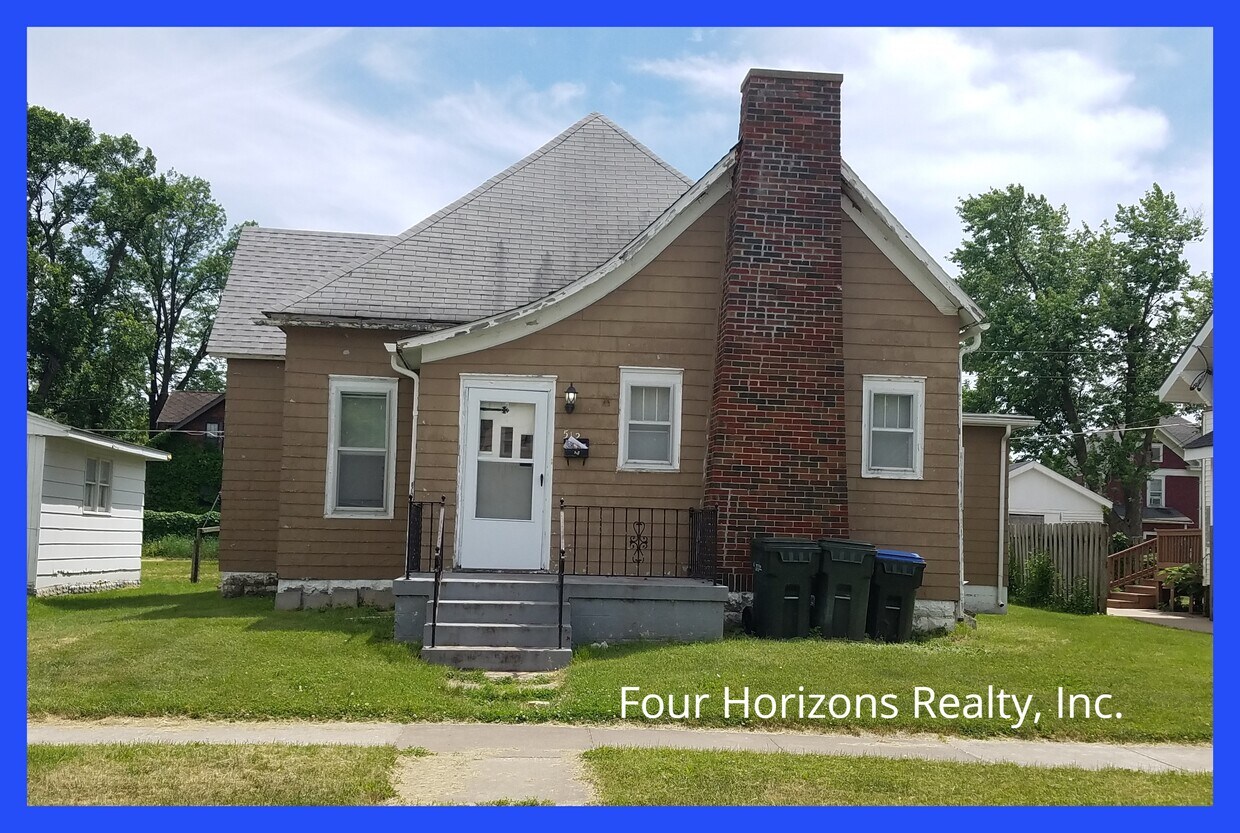 Primary Photo - 512 E Pierce St