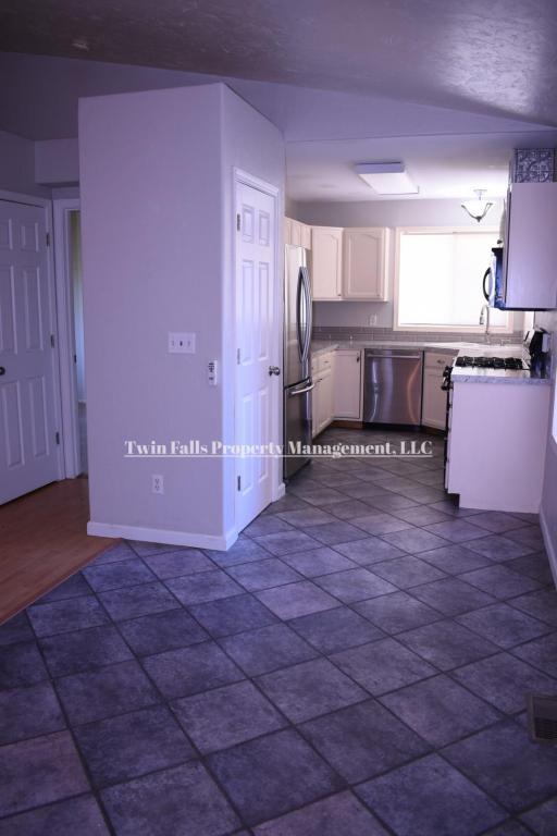 Building Photo - 2010 Carlis Cove