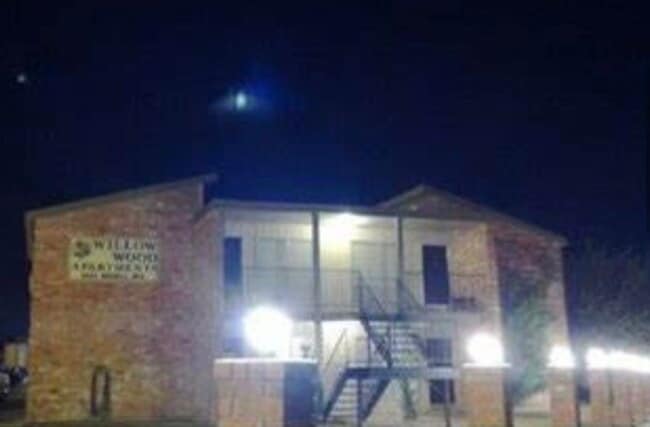 Building Photo - Willow Wood Apartments