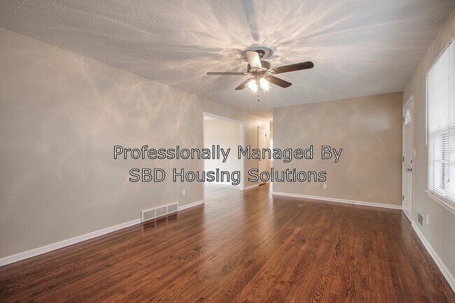 Building Photo - 7405 Maywood Ave