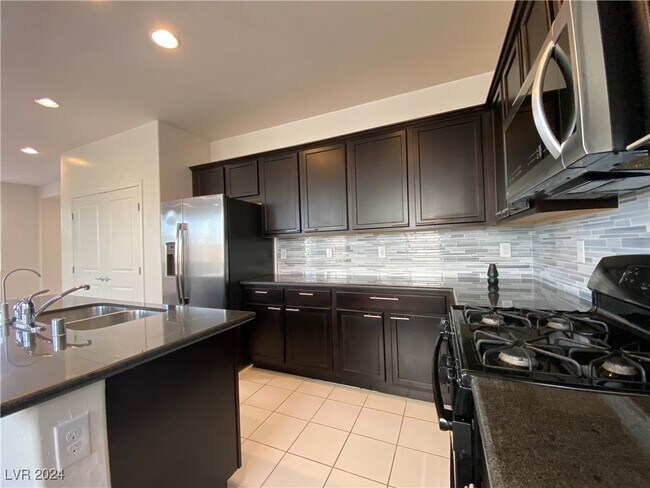 Building Photo - 7746 Lily Touchstone Ct