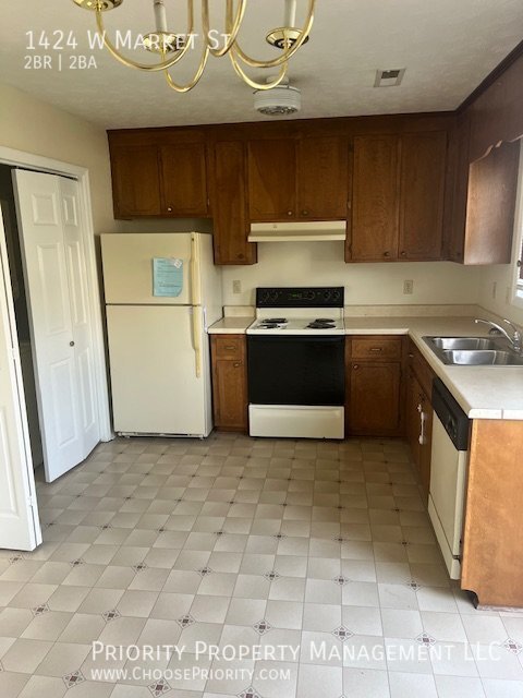 Building Photo - Modern 2 Bed Townhome with Prime Location ...