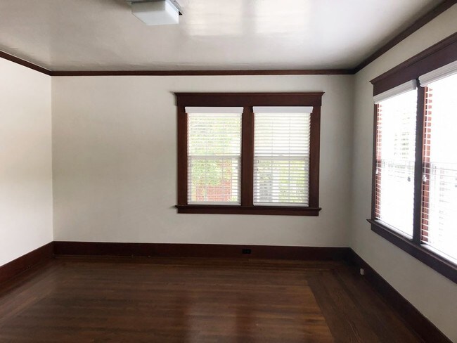 Foto del edificio - Los Gatos Charming 2 Bedroom Right Downtown