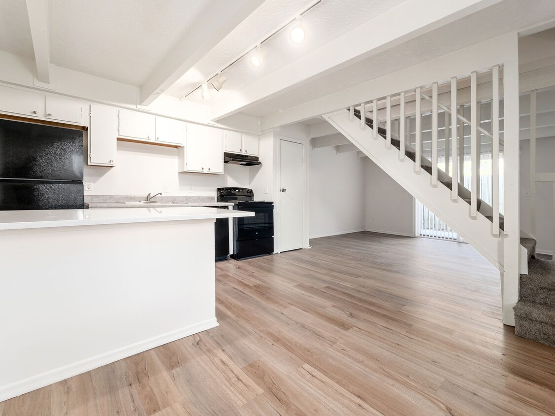 2415 Eakin Rd Unit 2415, Columbus, OH 43204 Room for Rent in Columbus