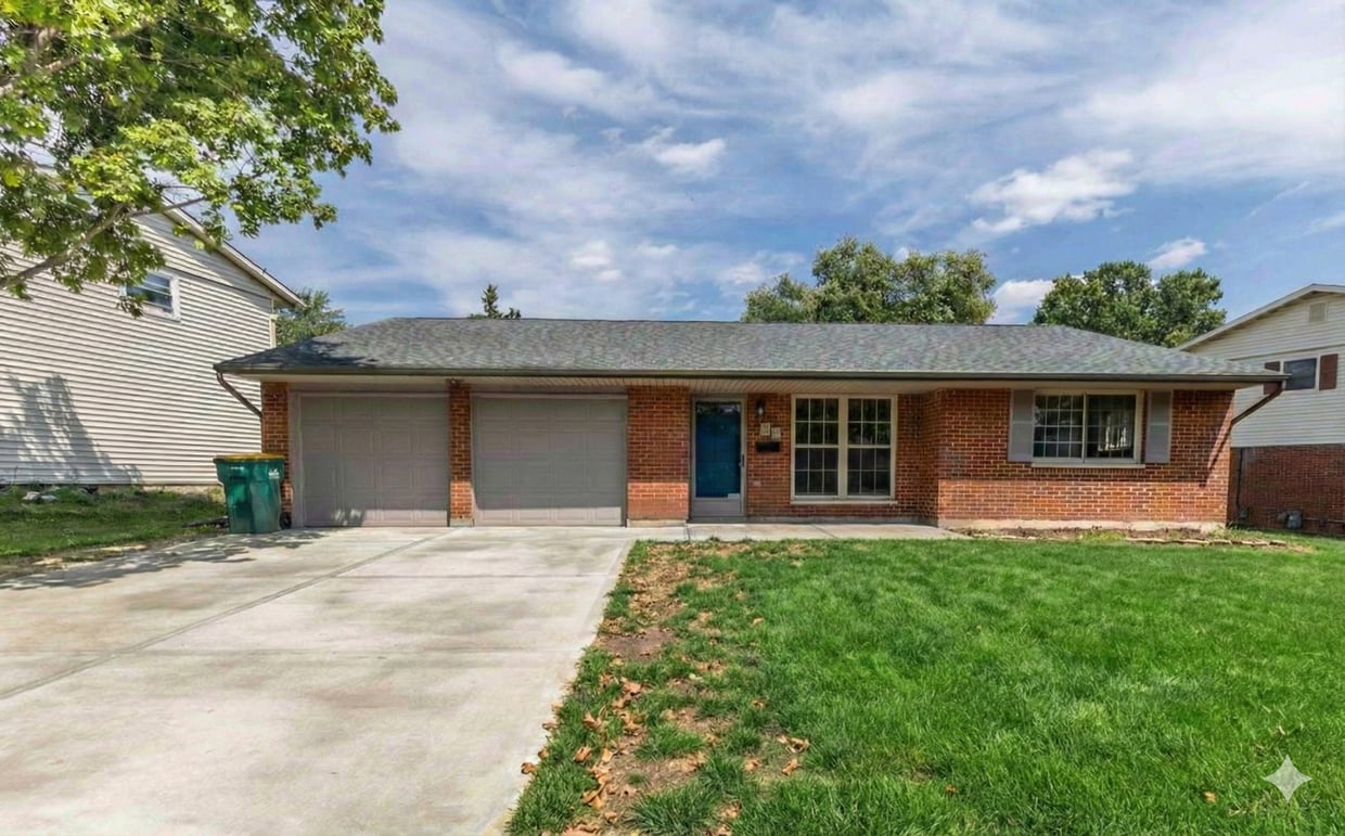 Primary Photo - 50 Willow Dr