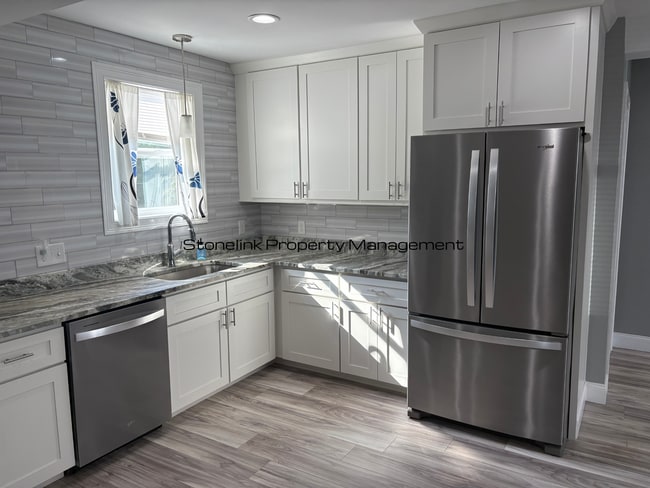Foto del edificio - Fully Renovated Condo For Rent in West War...