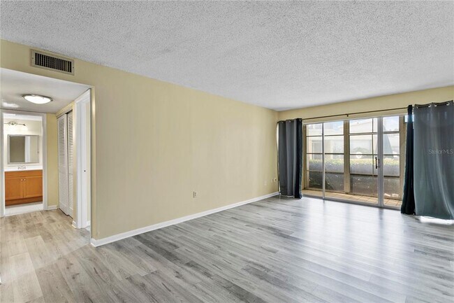 Building Photo - 2302 S Manhattan Ave