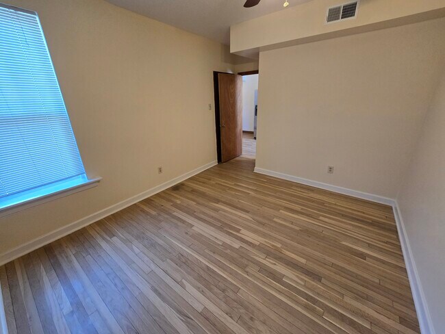 Dormitorio 2 - 6273 Delmar Blvd