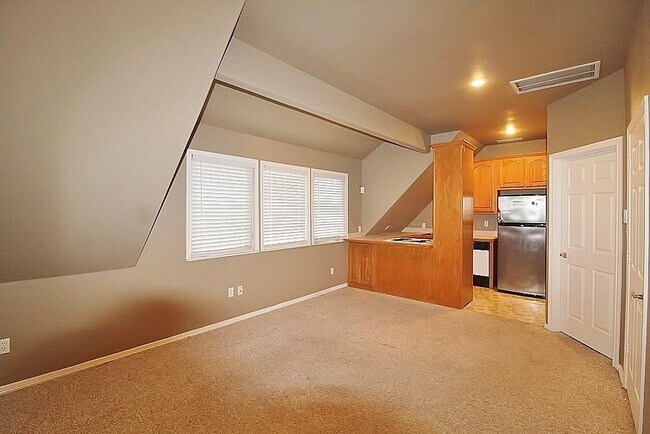 Building Photo - 1212 Broadhead Rd