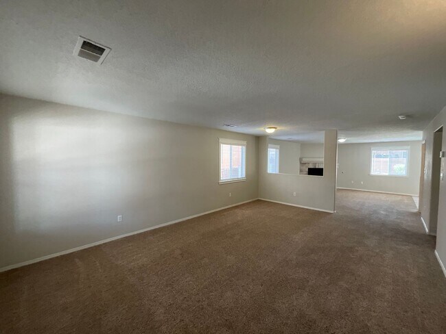 Building Photo - 4 Bedroom Home Available Near McMahon Blvd...
