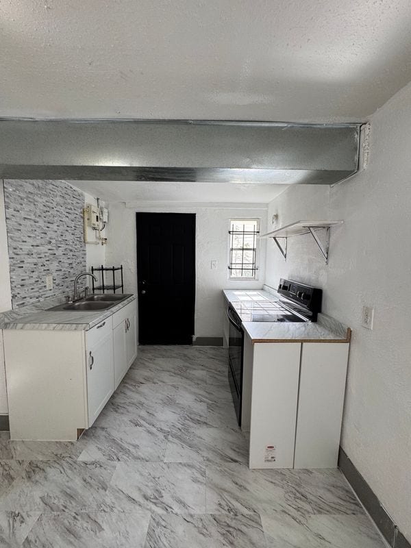 Foto del edificio - 929 W 27th St