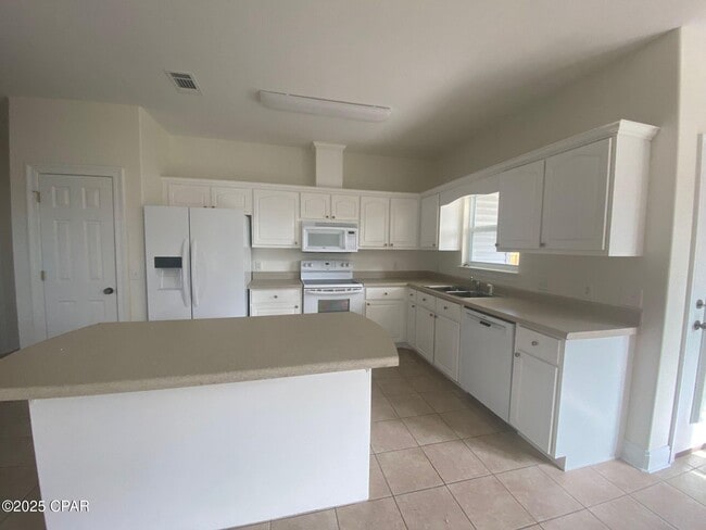 Building Photo - 213 S Jan Dr
