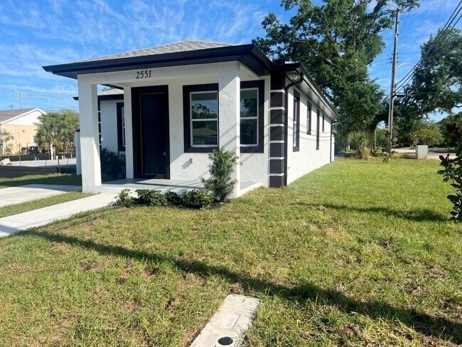 Foto del edificio - 2551 Langdon Ave S
