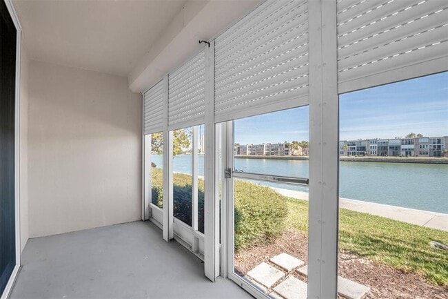 Building Photo - 7625 Sun Island Dr S