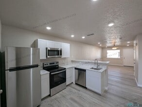 Building Photo - 2032 Janeway St