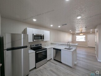 Building Photo - 2032 Janeway St