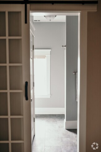 Building Photo - 1118 Columbia Ave, Unit #2 (upstairs apartment)