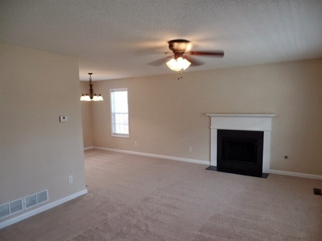 Foto del edificio - 76 Oak Springs Ln