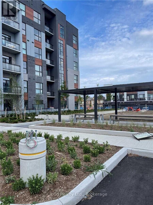 Photo du bâtiment - 95 Dundas St W