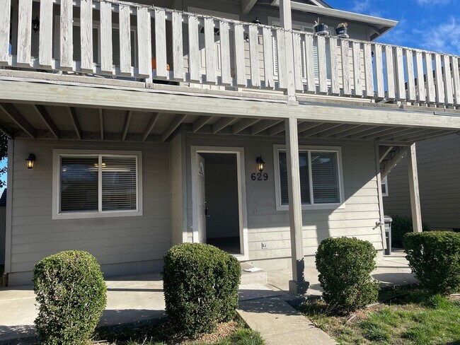 Foto del edificio - Nice 3 Bedroom 2 Bathroom Downstairs Apart...