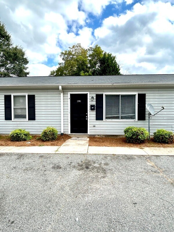 403 Needle Ct, Kannapolis, NC 28081 Condo for Rent in Kannapolis, NC