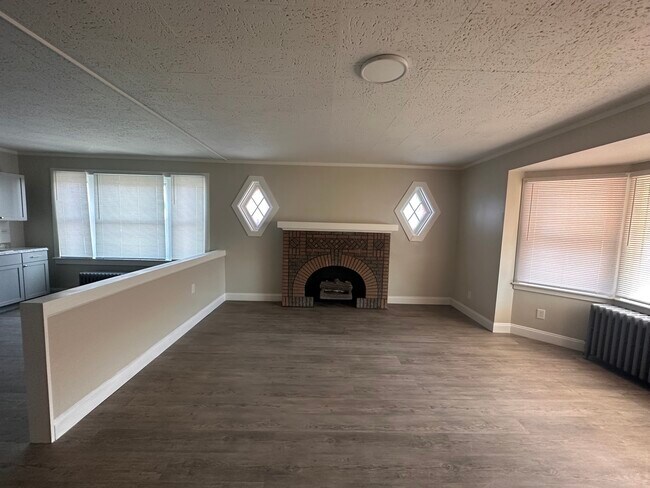 Building Photo - 4933 Kutztown Rd