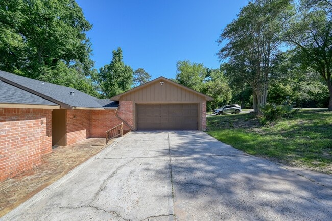 Building Photo - 25747 Timber Lakes Dr
