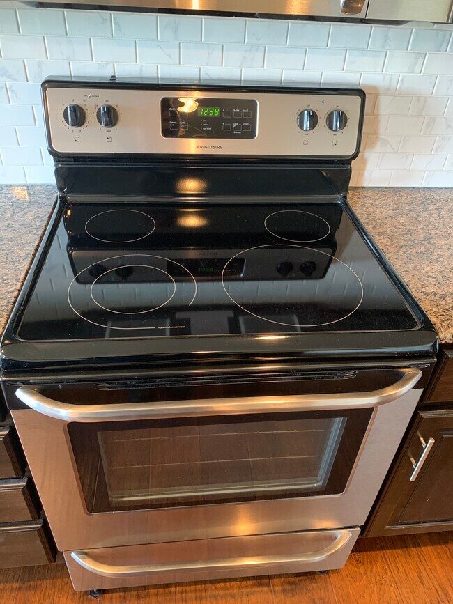 Foto del edificio - 817 E Crystal Ave