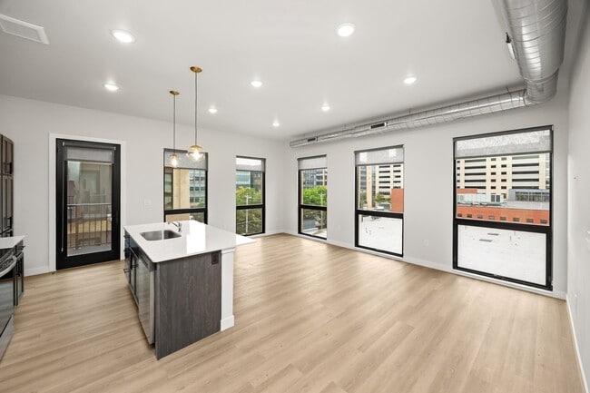 Building Photo - The Deco