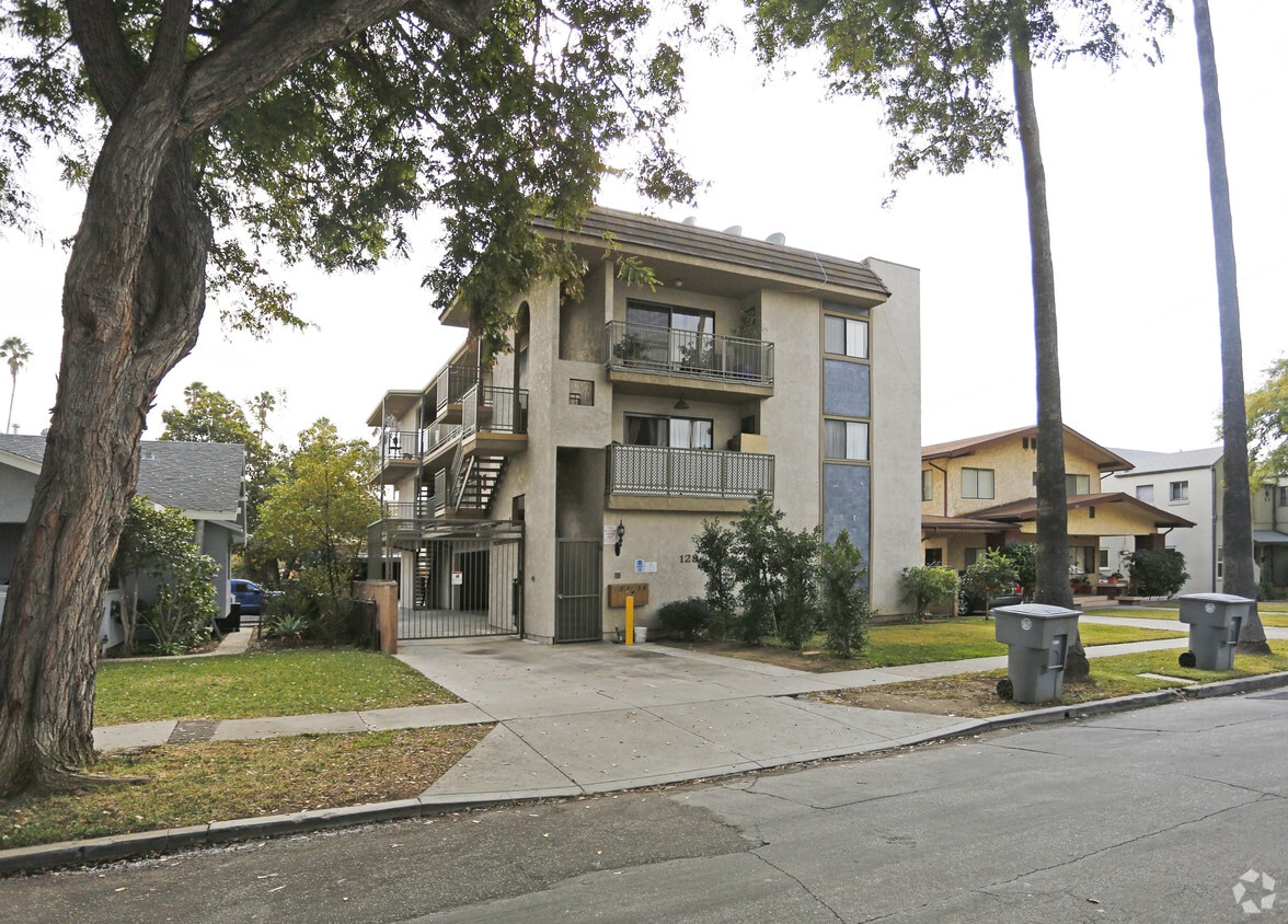 Building Photo - 128 W Windsor Rd