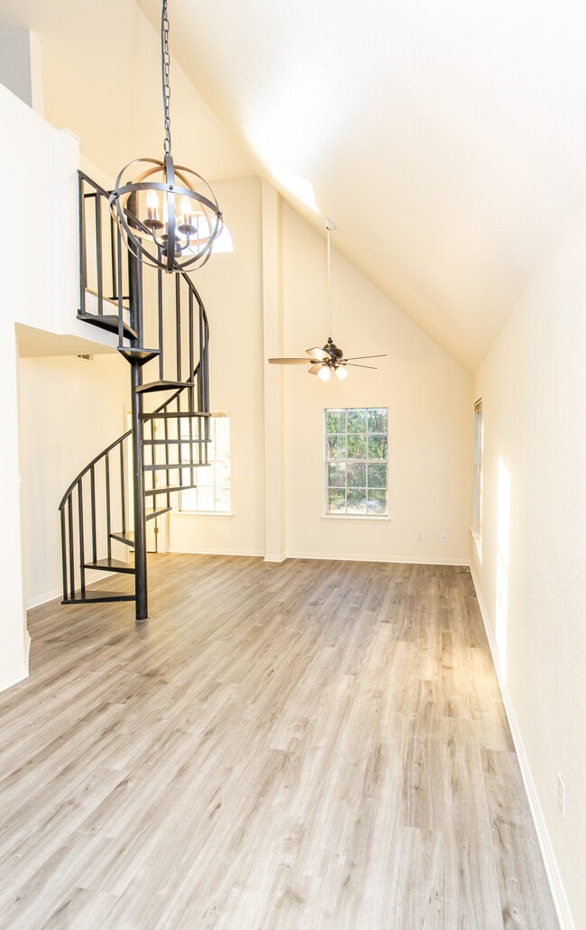Living Room - 3001 Whisper Oaks Ln