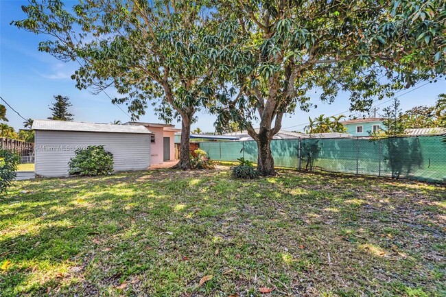 Building Photo - 930 N 16th Ave