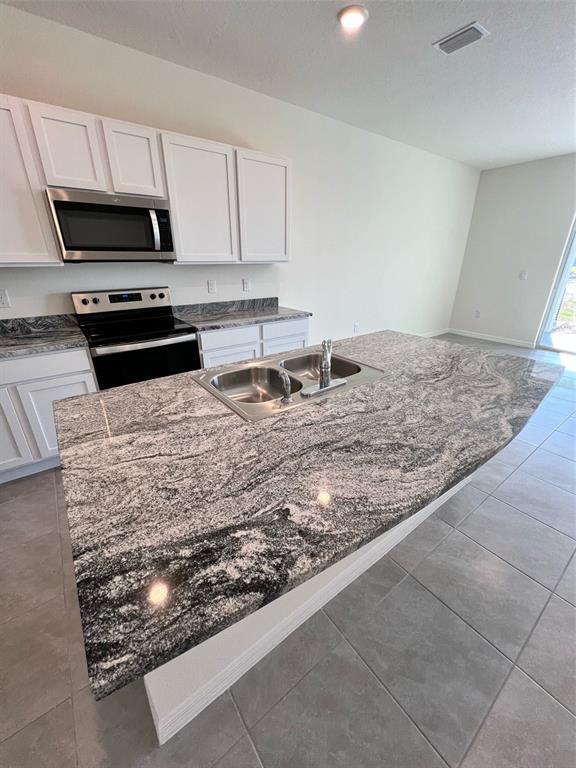 Building Photo - 32996 Tulip Petal Ln
