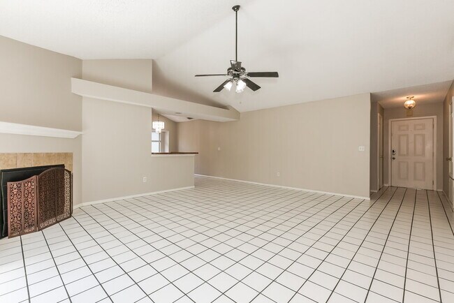 Building Photo - 2024 Shadow Pine Dr