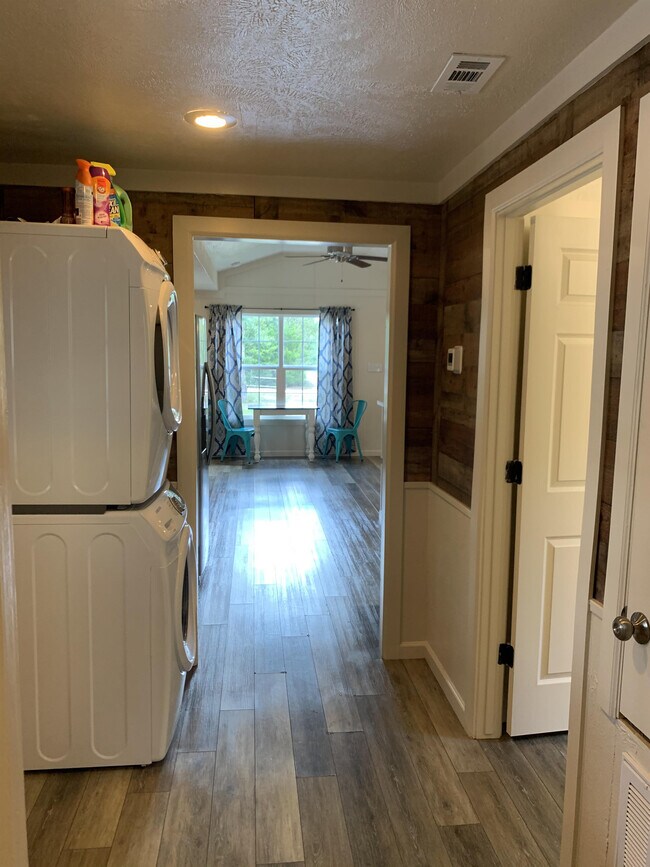 Foto del edificio - 11353 Oak Lake Rd