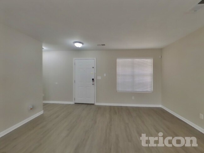 Foto del edificio - 7600 Snowy Egret Ct NW