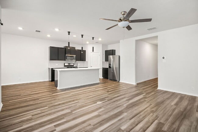 Photo - 3/2 Available Now in Converse - 1 MONTH FREE Apartment