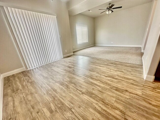 Foto del edificio - 3 bed -2.5 bath - Newer townhome in the heart of Cedar City!