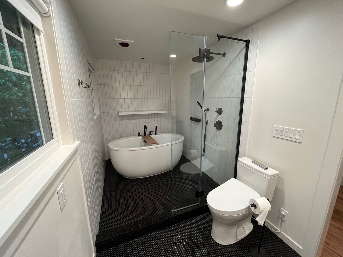 New master bath - 3305 E Olive St