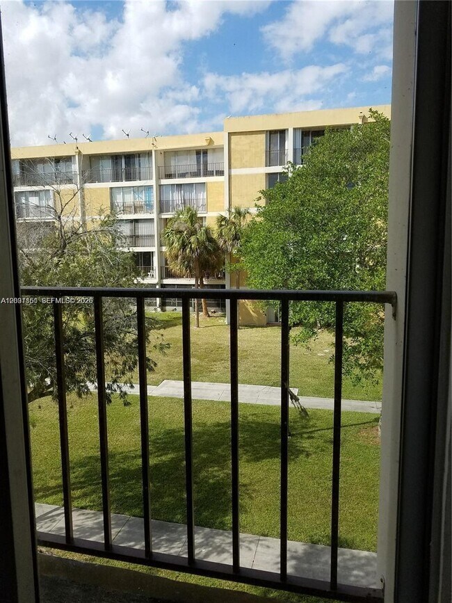 Foto del edificio - 9250 Fontainebleau Blvd