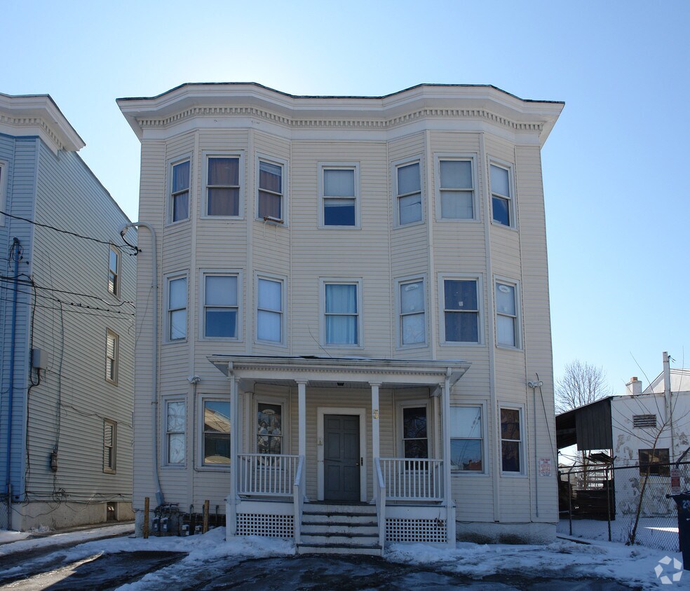 5 Woodland Ave, Stamford, CT 06902 Apartments in Stamford, CT