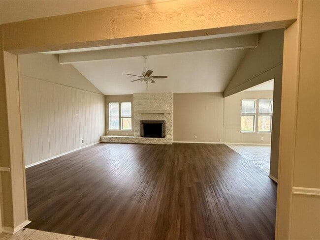 Foto del edificio - 9510 Newberry Dr