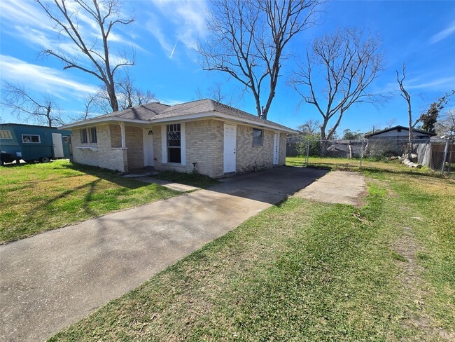 Building Photo - 11007 Tamworth Dr